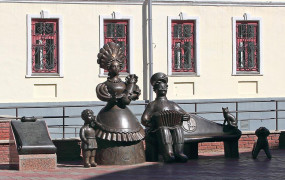 Памятник Дымковской игрушке