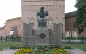 Памятник Дмитрию Пожарскому